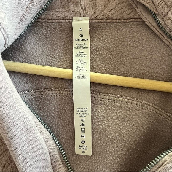 Lululemon Scuba Hoodie *Light Cotton Fleece
Smoky Blush Size 4 Full Zip - Picture 7 of 9